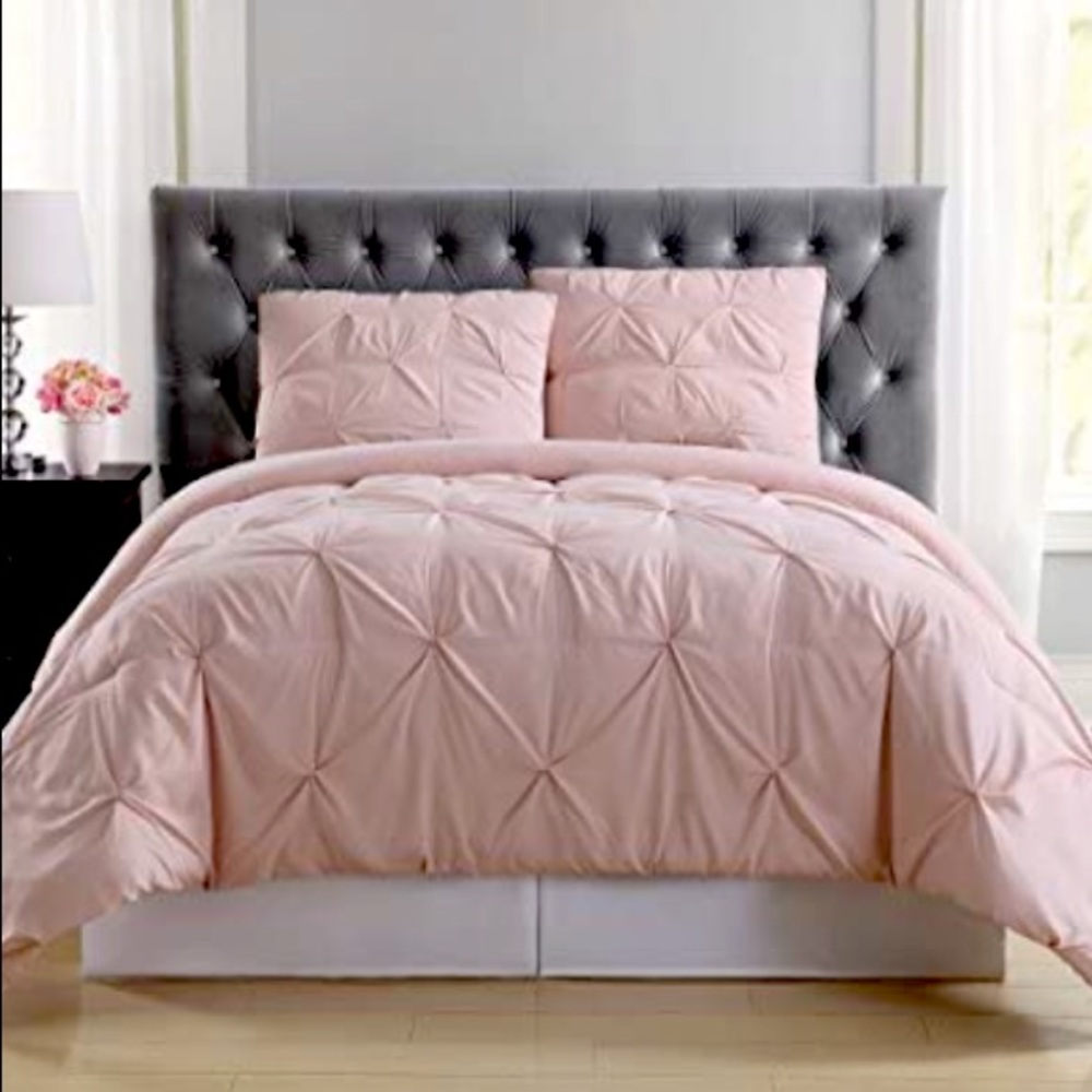 BRAND NEW Twin/Twin XL Comforter Set